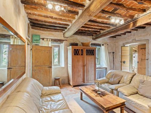 Rustic Holiday Home In Castigli On Fiorentino With Terrace