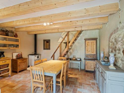 Rustic Holiday Home In Castigli On Fiorentino With Terrace