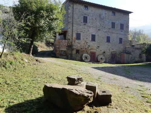 Rustic Holiday Home In Castigli On Fiorentino With Terrace