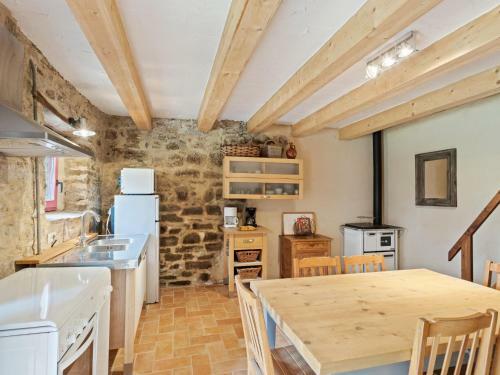 Rustic Holiday Home In Castigli On Fiorentino With Terrace