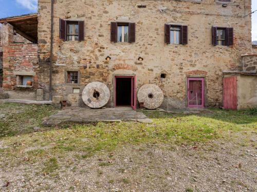 Rustic Holiday Home In Castigli On Fiorentino With Terrace