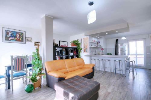 Apartamento Attico Cavour, 2 Camere E 2 Bagni Completamente Ristrutturato