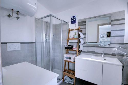 Apartamento Attico Cavour, 2 Camere E 2 Bagni Completamente Ristrutturato