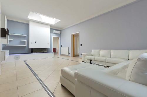 Villa Miraggio House Style