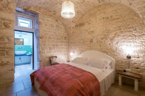 Ceglie Messapica Villa Sleeps 8 With Pool And Air Con