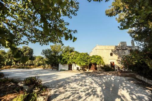Ceglie Messapica Villa Sleeps 8 With Pool And Air Con