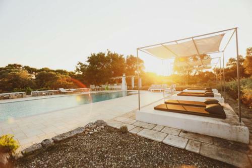 Ceglie Messapica Villa Sleeps 8 With Pool And Air Con