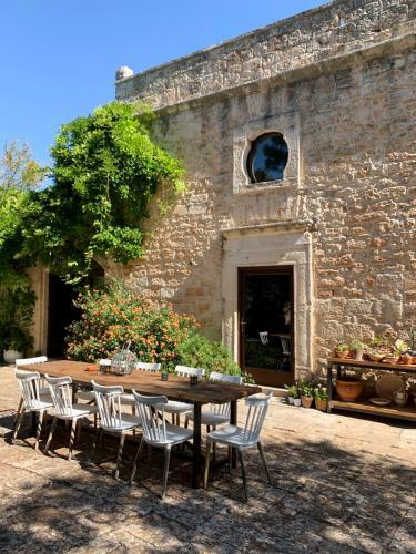 Ceglie Messapica Villa Sleeps 8 With Pool And Air Con