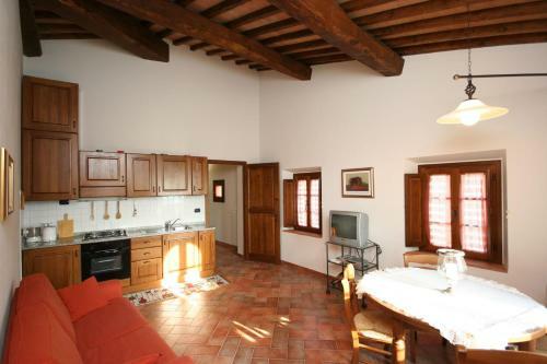 Certaldo Apartment Sleeps 4 With Wifi