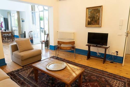 Cerfignano Holiday Home Sleeps 6 With Pool And Air Con