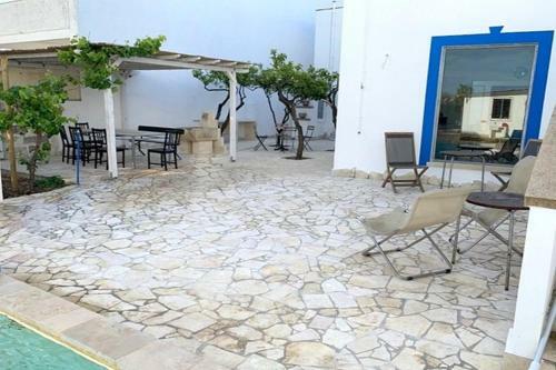 Cerfignano Holiday Home Sleeps 6 With Pool And Air Con