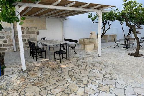 Cerfignano Holiday Home Sleeps 6 With Pool And Air Con