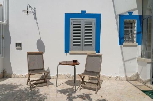 Cerfignano Holiday Home Sleeps 6 With Pool And Air Con