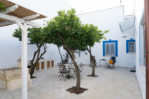 Cerfignano Holiday Home Sleeps 6 With Pool And Air Con