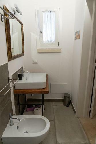 Cerfignano Holiday Home Sleeps 6 With Pool And Air Con