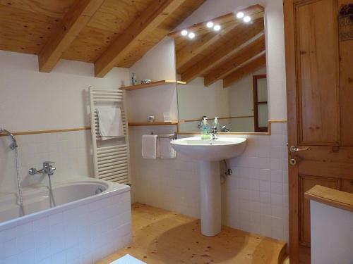 Chiavari Villa Sleeps 6 Pool Air Con Wifi