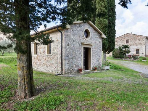 Alluring Holiday Home In Chianni With Swimming Pool