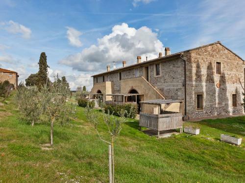Alluring Holiday Home In Chianni With Swimming Pool