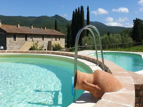 Alluring Holiday Home In Chianni With Swimming Pool
