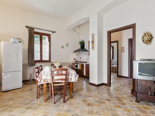 Enticing Holiday Home In Chianni With Swimming Pool