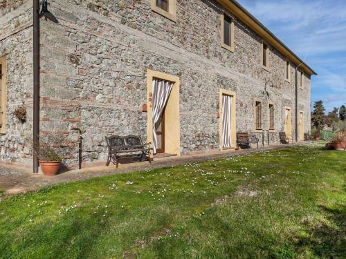 Enticing Holiday Home In Chianni With Swimming Pool