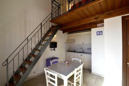 Cisternino Villa Sleeps 2 Pool Air Con Wifi