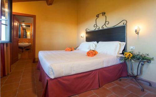 Coiano Villa Sleeps 22 With Pool And Air Con
