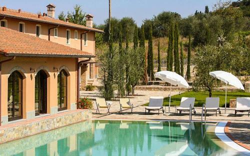 Coiano Villa Sleeps 22 With Pool And Air Con