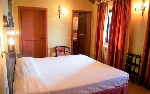 Coiano Villa Sleeps 22 With Pool And Air Con