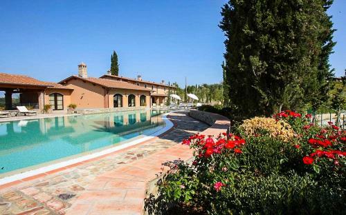 Coiano Villa Sleeps 22 With Pool And Air Con