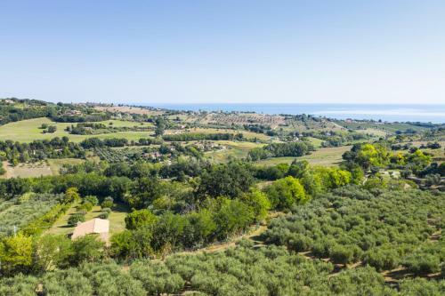 Civitanova Alta Villa Sleeps 8 With Pool And Air Con