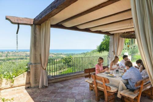 Civitanova Alta Villa Sleeps 8 With Pool And Air Con