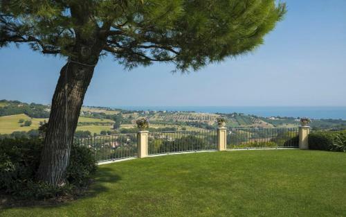 Civitanova Alta Villa Sleeps 8 With Pool And Air Con