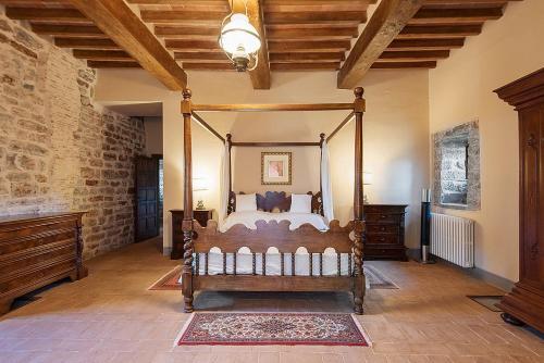 Case Colle Villa Sleeps 30 With Pool And Air Con