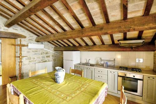Case Colle Villa Sleeps 30 With Pool And Air Con