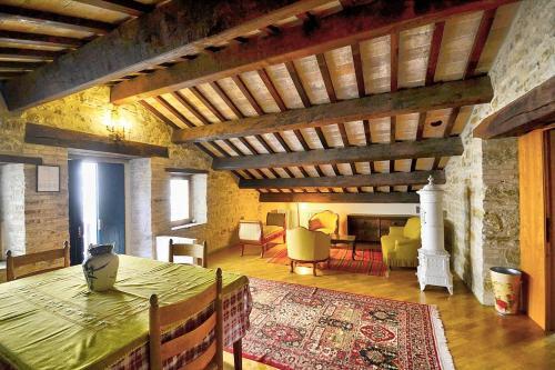 Case Colle Villa Sleeps 30 With Pool And Air Con