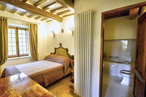 Case Colle Villa Sleeps 30 With Pool And Air Con