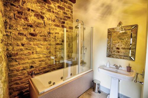 Case Colle Villa Sleeps 30 With Pool And Air Con