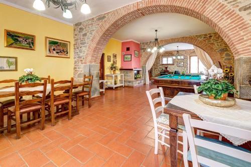 Fratticciola Villa Sleeps 26 Pool Air Con Wifi