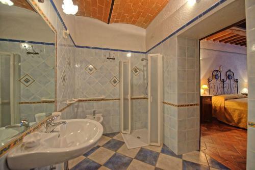 Montecchio Apartment Sleeps 6 With Pool