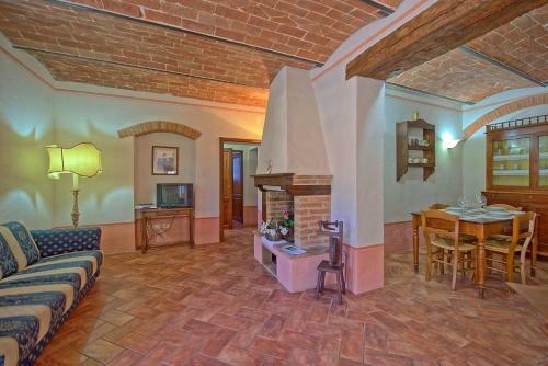 Montecchio Apartment Sleeps 6 With Pool