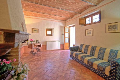 Montecchio Apartment Sleeps 6 With Pool