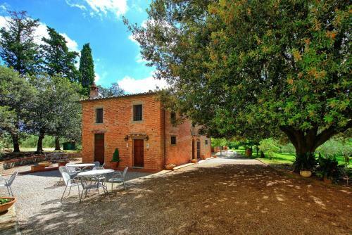 Montecchio Apartment Sleeps 6 With Pool
