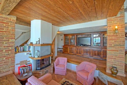Fonte Del Mazza Villa Sleeps 10 With Pool And Air Con