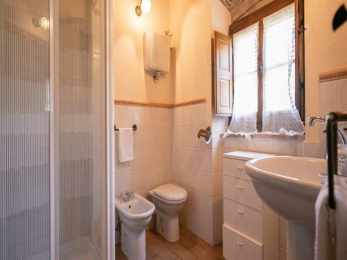 Spacious Holiday Home In Cortona With Private Swimming Pool