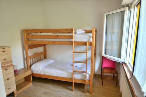 White Apartment In Marciaga Di Costermano