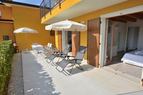 Red Apartment In Marciaga Di Costermano