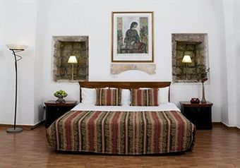 Ruth Rimonim Hotel