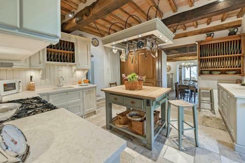 Felcino Nero Villa Sleeps 12 Pool Air Con Wifi