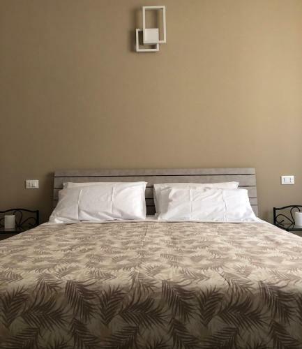 Hostal Triquetra - Rooms For Rent